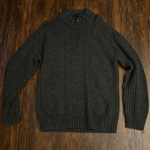 Wool Large Sweater. Pre Owned. New Condition - Picture 1 of 4
